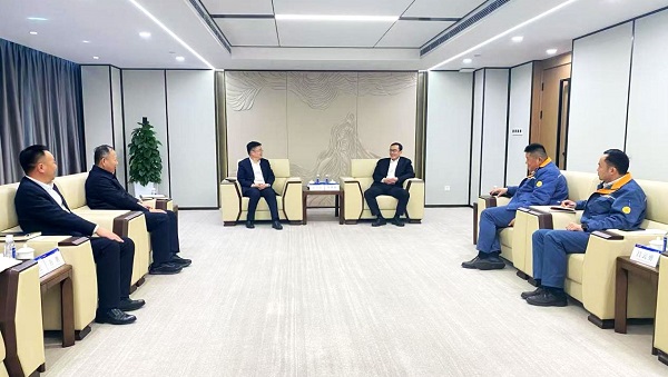 岳文彥一行拜會(huì)中國(guó)寶武集團(tuán)黨委常委，寶鋼股份黨委書(shū)記、董事長(zhǎng)鄒繼新